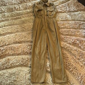 Forever 21 Safari-Inspired Khaki Jumpsuit straight Leg with pleats sz Small